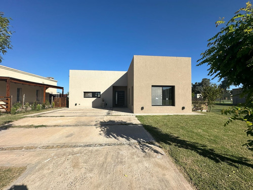 Casa  En Venta Ubicado En San Ramón, Pilar Del Este, Pilar