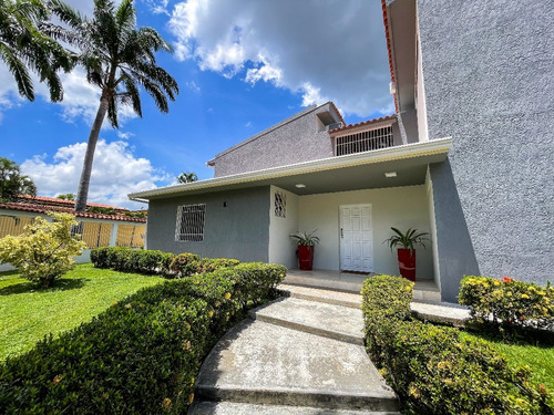 Mary Castro Vende Casa En La Viña Remodelada En Calle Cerrada