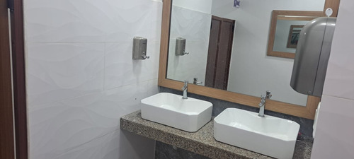 Propiedad Rentable Frente Al Parque San Blas, Tabacundo