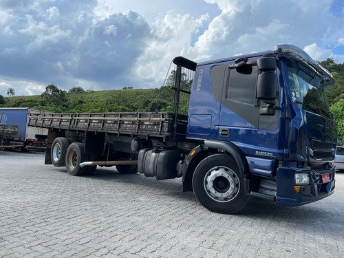 Imagem 2 de 14 de Iveco 240e25 Truck Carroceria De Madeira Constellation Atego