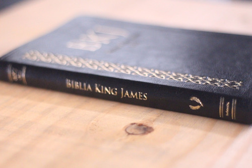 Bíblia Slim King James Fiel 1611 Ultra Fina Slim Preta