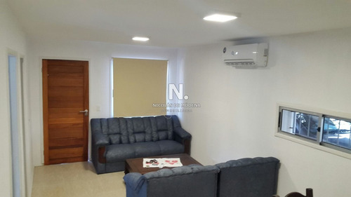 Casa En Venta De 3 Dormitorios.- Ref: 4098