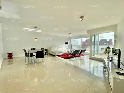 Muy Buen Apartamento De 3 Suite En Playa Mansa - Alexander Collection- Ref: 30448