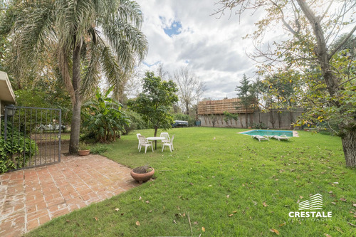 Hermosa Casa 3 Dormitorios En Venta, Gran Jardin Y Piscina - Roldán