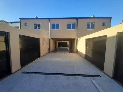 Imagen 11 de 18 de 133 Entre 70 Y 71 . Duplex En Venta, Los Hornos.-