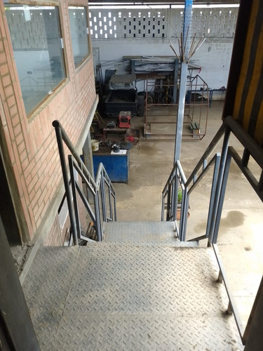 Galpón En Alquiler De 400 M2,sector Juan Urpin Barcelona An