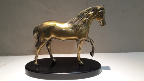 Escultura Bañada Caballo Al Trote