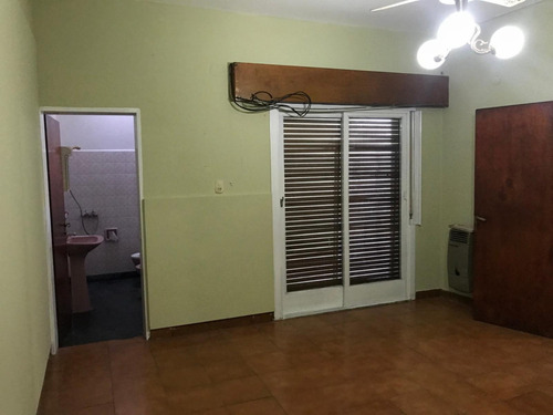 Imagen 7 de 10 de Alquiler - Ph 2 Amb. Con Patio - Al Frente - Sin Expensas