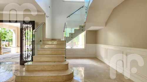 Venta Casa De 5 Dormitorios En Miralagos