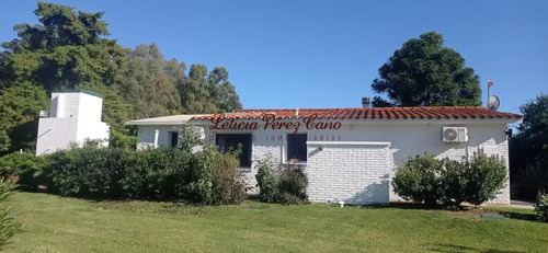 Vende Chacra Con Casa De 3 Dormitorios En Camino De Los Ceibos, San Carlos.