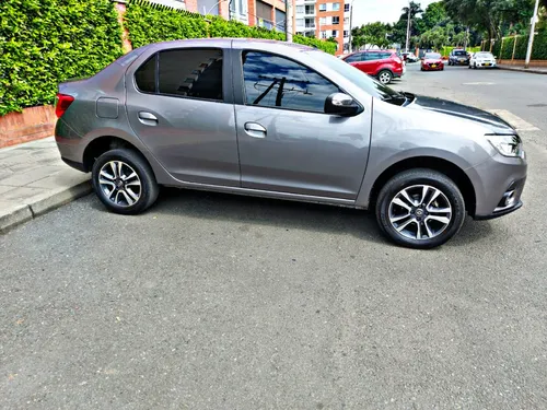 Renault Logan 1.6 Privilege / Intens