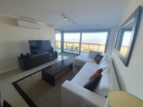 Apartamento En Venta De 3 Dormitorios En Playa Brava