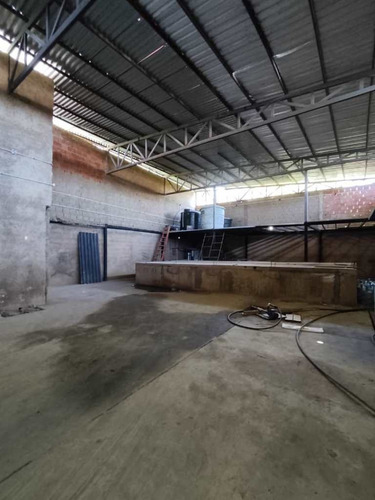 Imagen 3 de 10 de 2 Galpones En Venta, Poblado, Porlamar