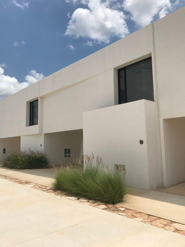 Casa En Venta Merida, Cholul En Privada, Modelo 220, A 4 Meses.