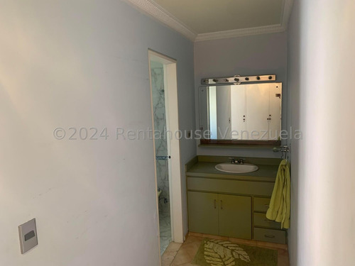 Ss: Vende Apartamento 25-3965 En La Florida De 150 M2, 3h/3b/1pe