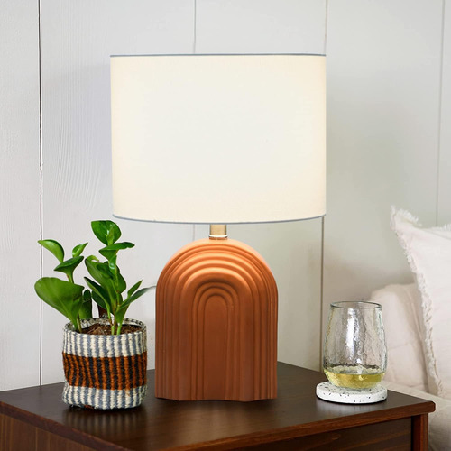 Mesa De Gres Tallada Con Lámpara De Pantalla De Tambor