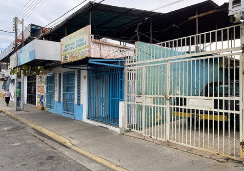 Ado Asein766 Vende Amplia Casa Con 3 Locales En La Avenida Universidad Naguanagua