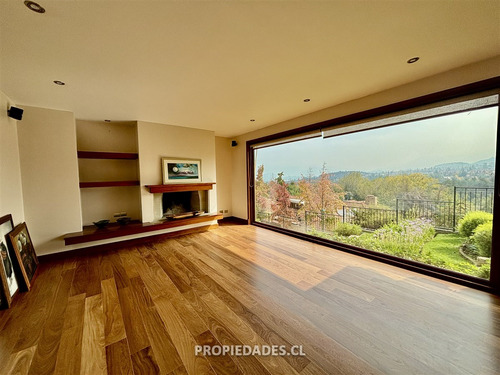 Casa En Venta De 5 Dorm. En Lo Barnechea