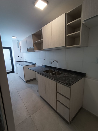 Imagen 9 de 22 de Nueva Cordoba, 2 Dormitorios, 2 Baños, Balcón Con Asador A Estrenar