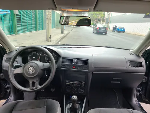 Volkswagen Jetta 2.0 L4 Mt
