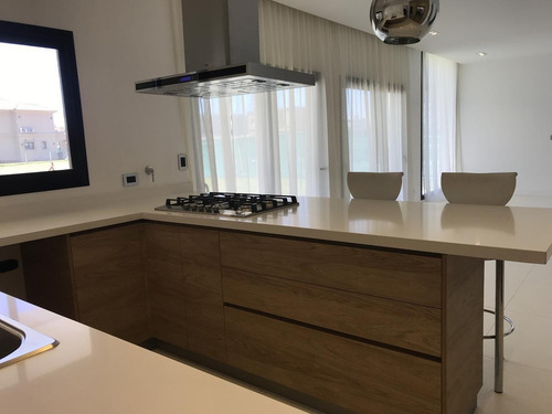 Imagen 13 de 30 de Venta - Casa A Estrenar Con Vista A La Laguna En Terralagos