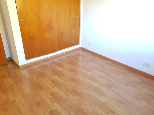 Departamento 2 Amb Al Frente Con Balcon