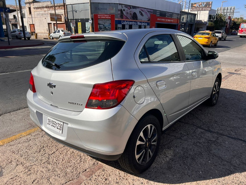 Imagen 5 de 14 de Chevrolet Onix Ltz 2015