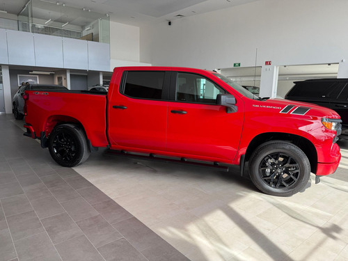 Chevrolet Silverado 5.3 V8 Custom Doble Cabina 4X4 At