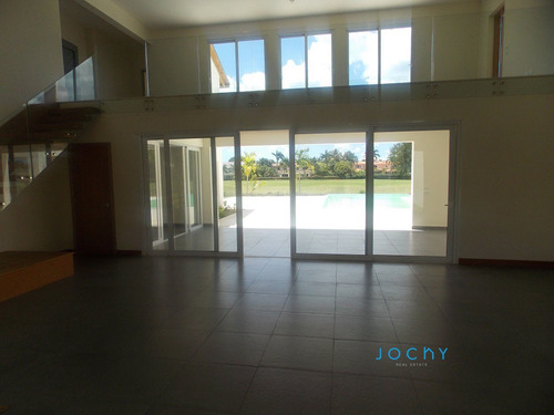 Imagen 2 de 14 de Jochy Real Estate Vende Villa En Casa De Campo, La Romana