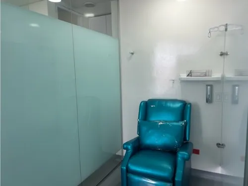Vendo Consultorio Global Medical Center Santa Barbara -7-