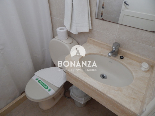 Piriápolis, Hotel En Venta, Centro. 5 Cuadras De La Playa.