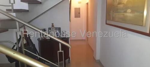 En Venta Casa - Urb. Vista Linda.
