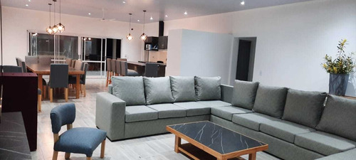 Imagen 6 de 13 de Casa. 5 Dormitorios Más Dependen