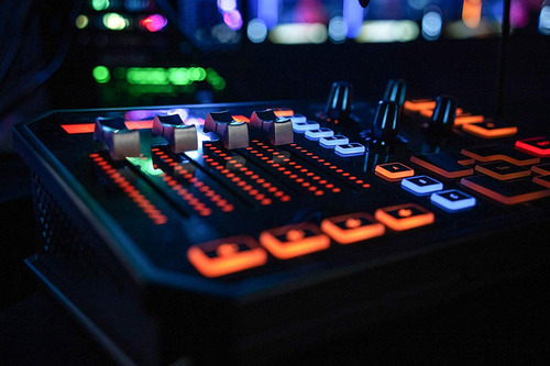 Mixer Multi-efeitos Go Xlr Streaming P/ Gamers - Tc Helicon (Recondicionado)