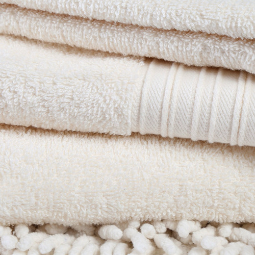 Imagen 3 de 3 de Rosen New Set Toalla Rn 420 Gr Crema 70 X 140 Cm