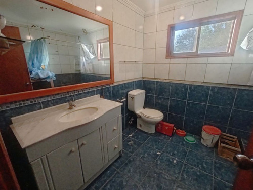 Casa De Campo Con Terreno En Venta - Potencial Comercial - D
