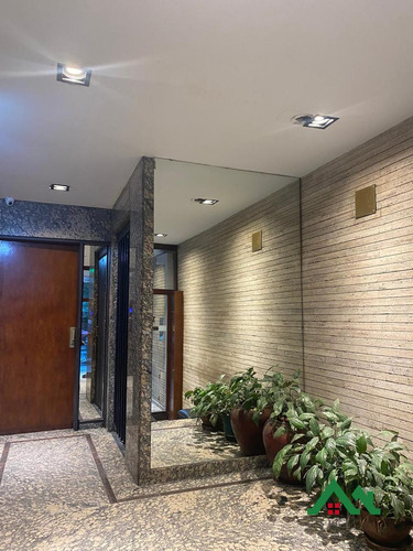 Departamento En Venta Piso Entero, 4 Dormitorios, Cochera En Nueva Córdoba Apto Crédito
