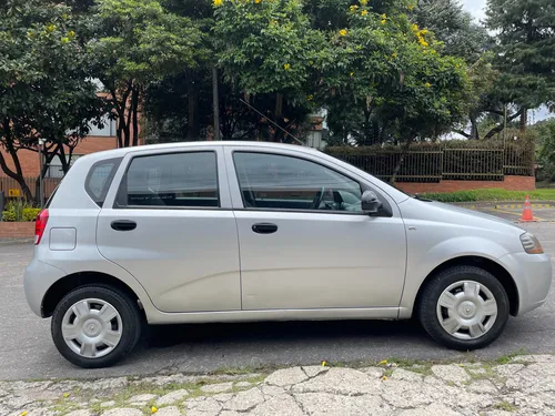 Chevrolet Aveo 1.6 Five