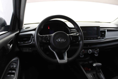 Imagen 12 de 15 de Kia Kia Rio Sedan 2019 4 Cilindros