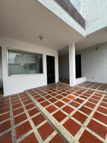 Josseyris Jimenez Vende Galpon En San Diego Los Jarales
