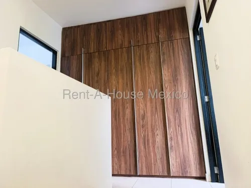 Casa Amueblada Con Cuarto De Tv, 2 Recámaras, Estudio. Renta - Zákia