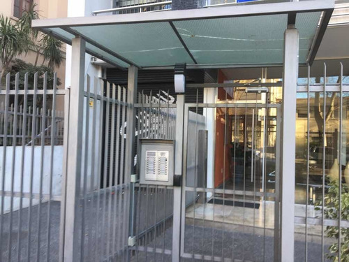 Gabriel Pereira 25 M2 C/ Blindex + 15 M2 Retiro Con Rejas