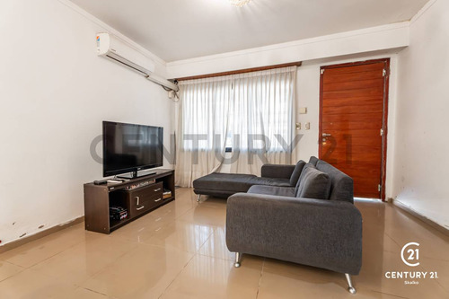 Venta Casa 3 Plantas 5 Dormitorio Cochera Quincho Terraza Jacuzzi. Abasto, Rosario