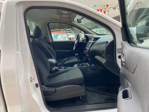 Nissan NP300 2.5 Pick Up AC Mt