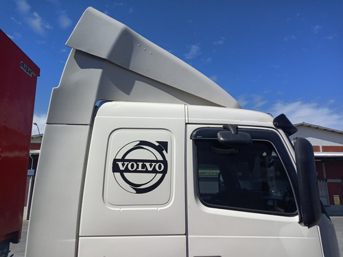 Adhesivo Logo Camión Volvo