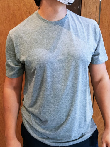 Imagen 2 de 3 de Remera Point Lisa Kevingston