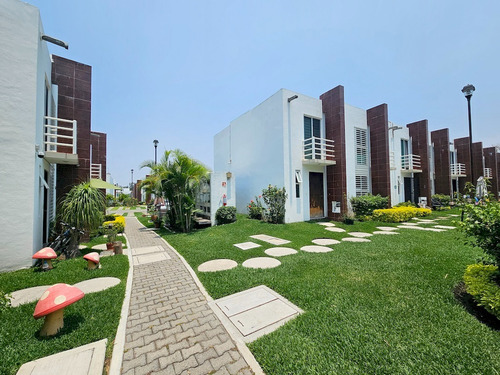 Hermosa Casa En Condominio Con Alberca En Lomas De Jiutepec.
