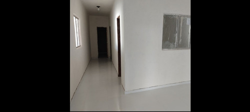 Chácara Com 2 Quartos, Sala Pequena , E Banheiro .