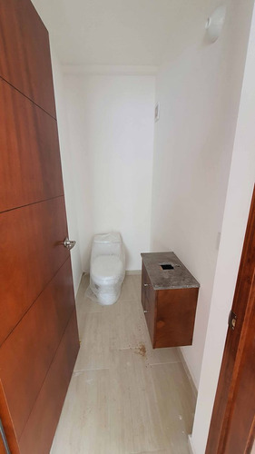 Estrena Casa En Real De Juriquilla, Enorme Jardín, 3 Recamaras, 3.5 Baños, Lujo