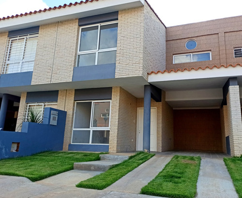 Townhouse En Res Cumbres De La Esmeralda San Diego Yt